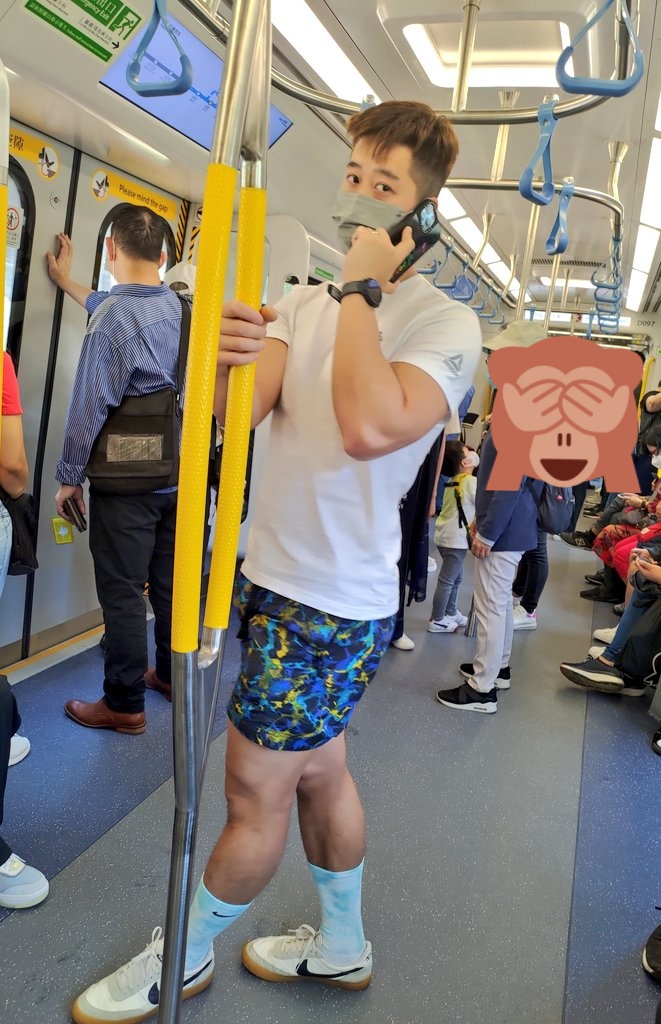 sharewithu's tweet photo. 是被肉壯男發現了嗎？🙈 https://t.co/3TO01LrLAC