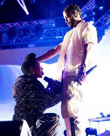 MmekwaMrtv's tweet image. Big Sean got Jhene on the chokehold...