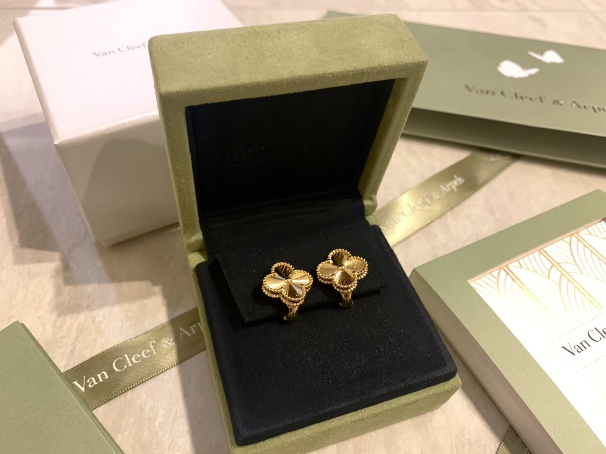 maru_no_uchiOL's tweet photo. 3月に買ってから眠らせてたヴァンクリをやっと開封！オニキスの次は絶対ギヨシェと決めていた❣️やっぱり可愛い🥺🥺🥺値上げ前にギヨシェもう一つ欲しい... https://t.co/QWJ5LyIkvH