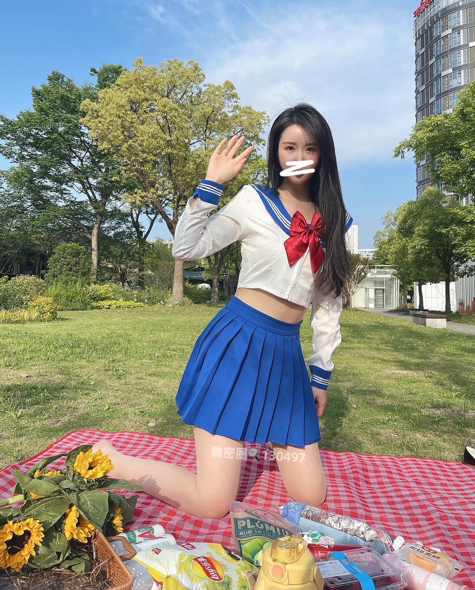 最近喜欢上去草地露营郊游，我带上桌布零食， @sxjj_99 带上高跟鞋与丝袜，完美～
丝袜： @Lingerie_00 绫「素」 https://t.co/64LXzSTUld