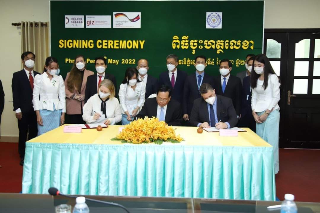 HKroeun's tweet photo. GIZ-MUSEFO and Helen Keller signed an MOU to implement nutrition and IYCF support at 27 #WorkPlaces in Cambodia. @SanneSigh #MUSEFO #HelenKeller https://t.co/dfVoQMqgcp
