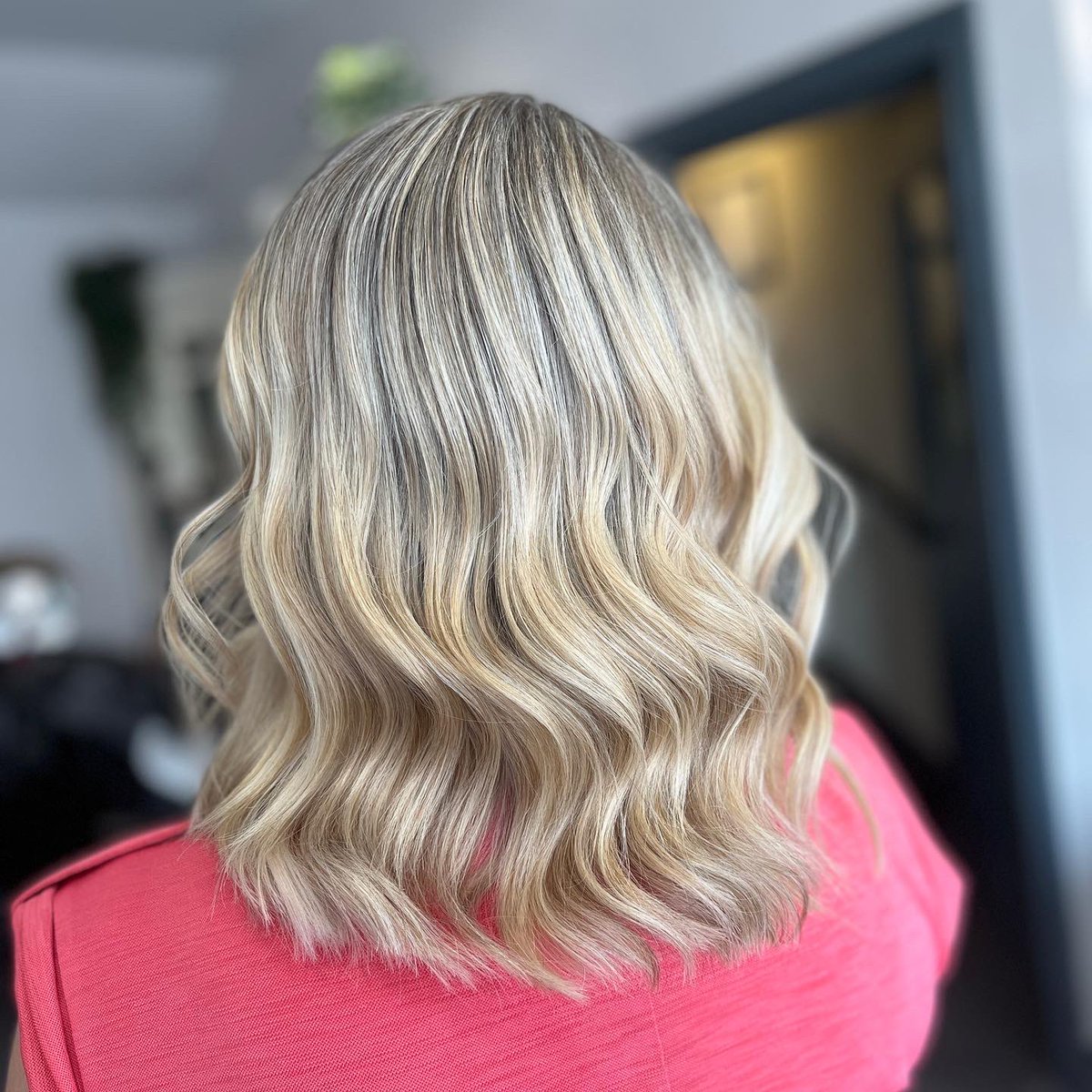 CWhiskersHair's tweet photo. Team Work = Dream Work
check the before pic
Highlights by Ellie, Cut & styled by Dionne
#teamwork #cardiffhair #cardiffhairdresser #highlights #bobhaircut #wella #hair #cantoncardiff #cowbridgeroadeast #supportsmallbusiness #localsalon #restyle #hairideas #ghd https://t.co/8mcAq3dHed