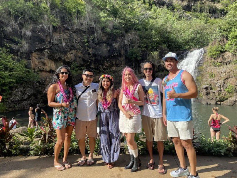 nftnoobie's tweet photo. Celebrated my birthday in the best island with the best people 🌺♥️ https://t.co/wuSR7iSzqT