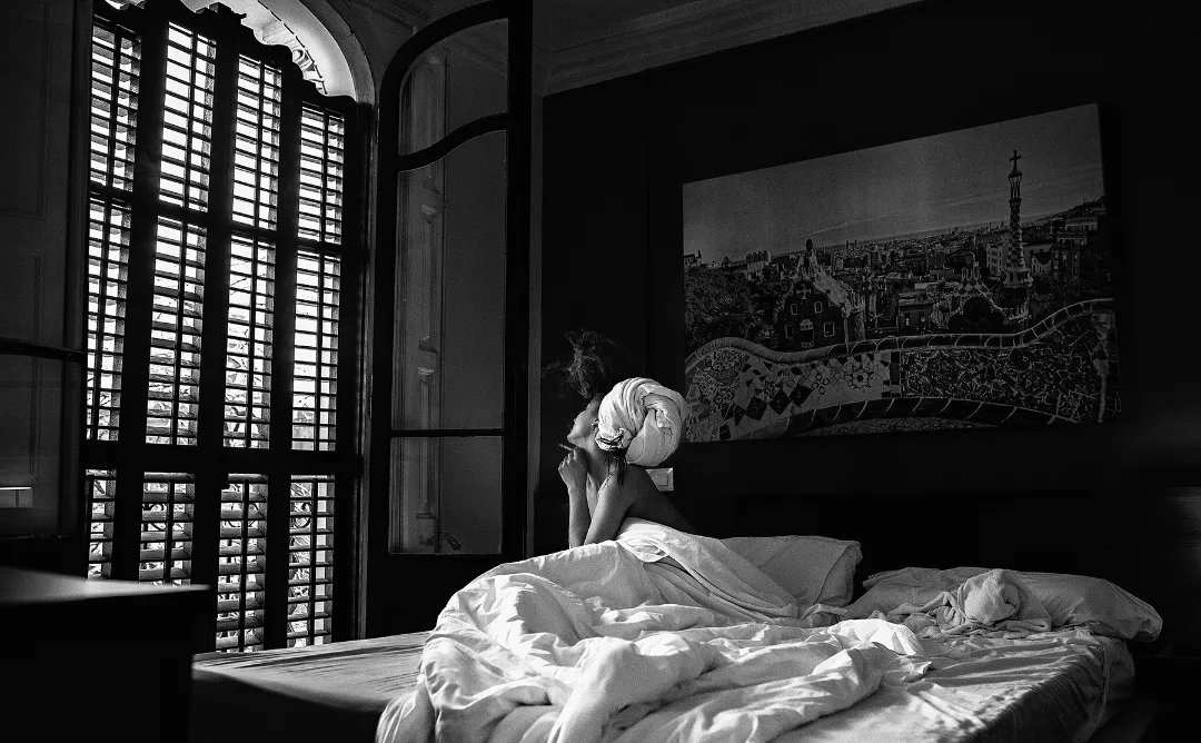 GoncharoffIgor's tweet photo. BW or Color? 
#morning #bedwetting #Barcelona #room #gaudi #girls #CoffeeTime #Coffee #smoke #girl #nude #beautiful #showergirl #shower #cinematic #film #Spain #photographer #portrait #photooftheday #bw https://t.co/InySyL4Bn5