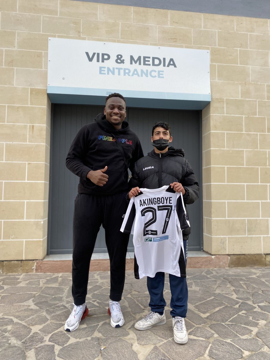 TopBoyMel's tweet photo. hey twitter, I just want to let you know that I did it. I didn’t give up; I kept going and my dreams came true. I’ve got a lot to share about what’s been going on and I’m excited for what the future holds. thank you all. ❤️ never stop believing 🦅 https://t.co/ySRnWDiQ8h