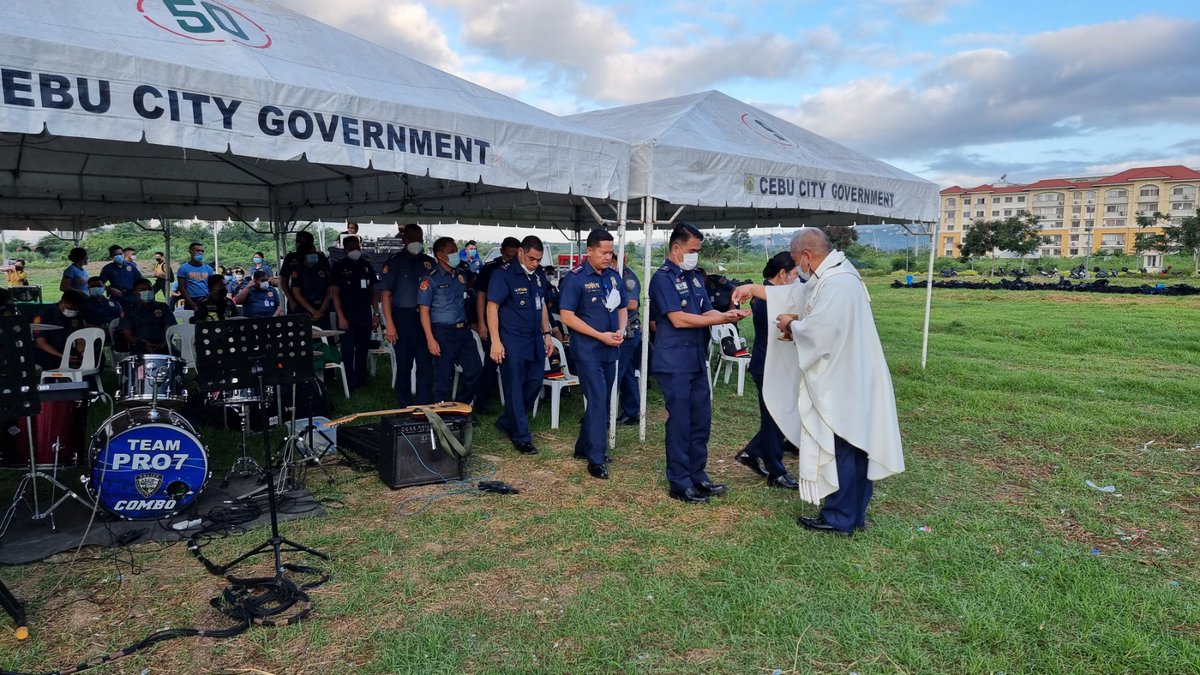 Pro7Service's tweet photo. Look II PCOL JULIUS B CRUZ, C, RPO7 officiated the Holy Mass as part of the Simultaneous Multi-Agency Send-Off Ceremony of Security Forces for the National and Local Elections 2022.
05/04/22
#PNPChaplainService
#Tagapaggabay
#PNPKakampiMo
#TeamPNP
#WeServeAndProtect https://t.co/PWMZMNzEyM