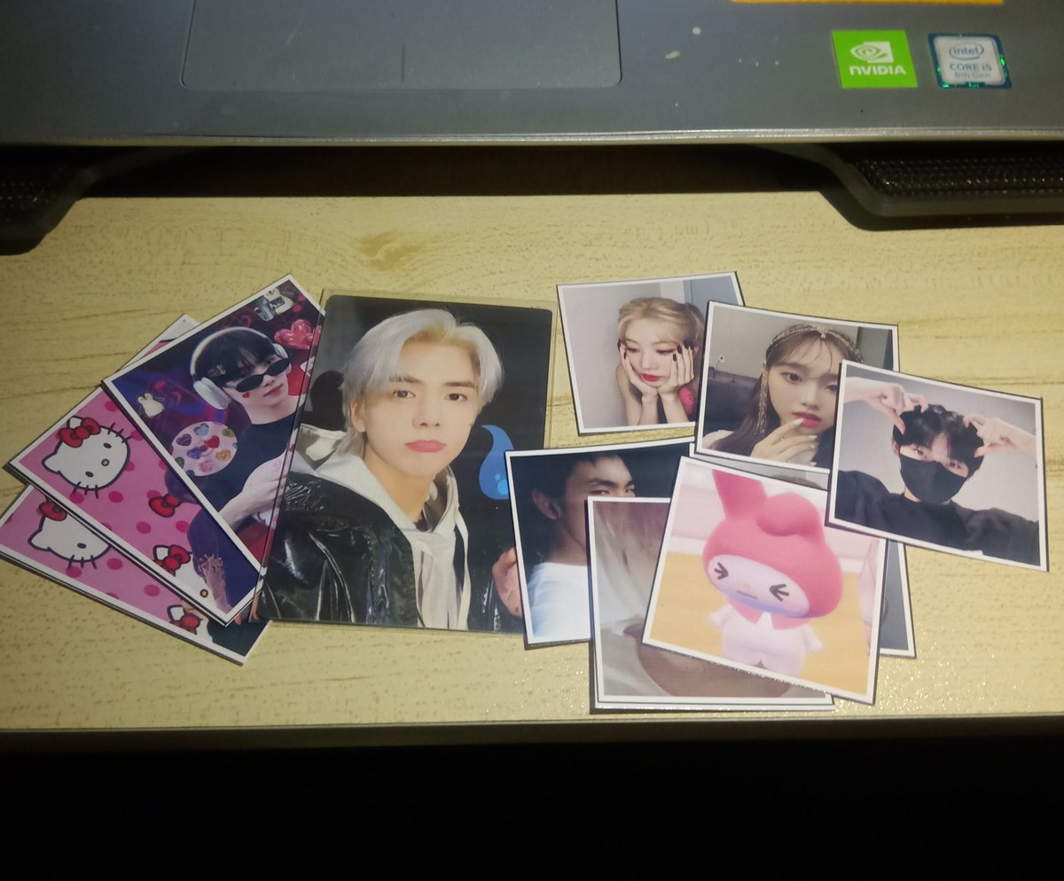 sharkyuji's tweet photo. hey @versecollects dumating na sya ackkπ€π―π³, i lololove the freebies mwamwa TYSM <33 (kinain ko na yung candies)
#verseproofs https://t.co/OfmmotxWWq