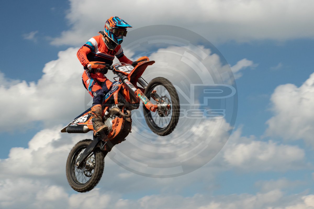 Sally__Alex's tweet photo. As it’s Wednesday… 

#wheeliewednesday #mx #mxuk #moto101 #dirtbikes #airborne #motocross 🏁 https://t.co/uaVPBsif2A