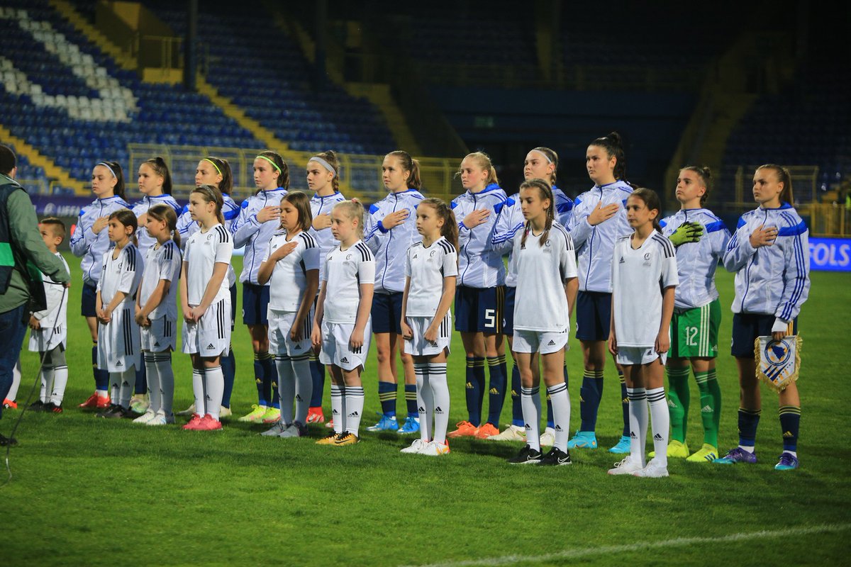 NFSBiH's tweet photo. FOTO: Bosna i Hercegovina - Holandija (WU17)

 #nfsbih #ffbh #eurowu17 #ujedinjeniijednaki #bosna #hercegovina https://t.co/R1ZLjwcao5