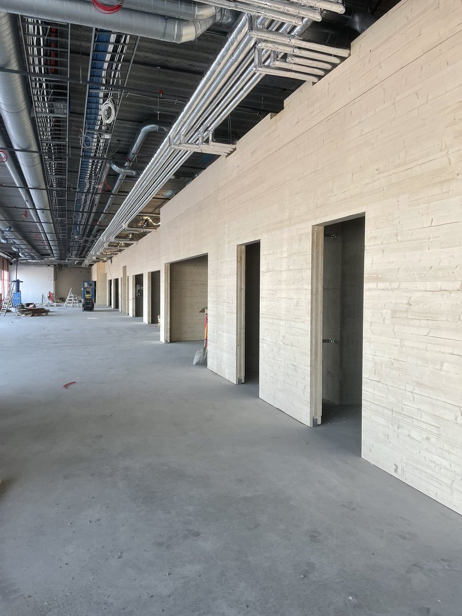 Aulan seinät paikallaan #ikhareena #cltplant