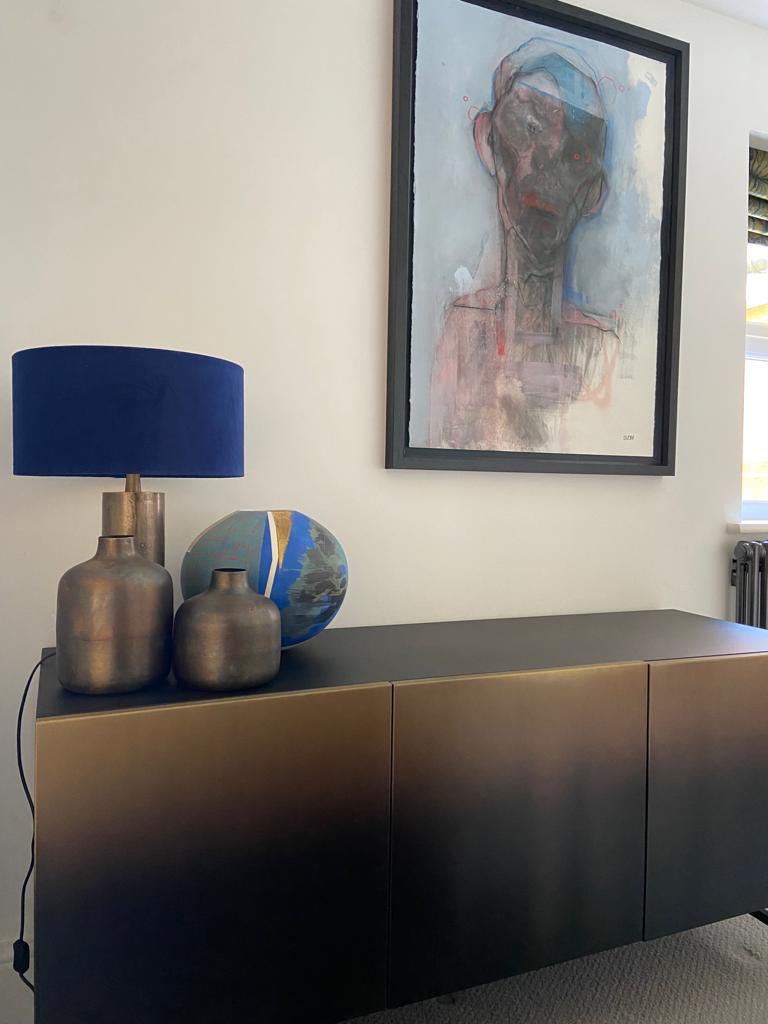 Great to see paintings we’ve sold in their new home. Schalk van der Merwe’s ‘Happy Monday’ now hanging above a Tony Laverick vessel that our sister gallery (@blackmoregallery) recently sold!

@svdmstudio #schalkvandermerwe #tonylaverick #derharoutuniangallery #blackmoregallery