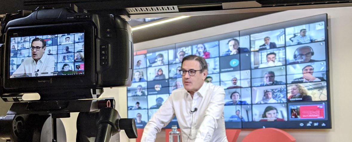 jallorente's tweet photo. Mi charla periódica con los #llycers para compartir los avances de @llorenteycuenca y las grandes aportaciones del equipo #embracedisruption #talentollyc https://t.co/4PpnN3JqXe