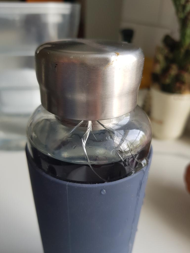 chaochalao's tweet photo. @blackblumdesign surprised that this happened just by tightening the cap to avoid water spilling out. Surprised that I am not the first one. Lucky I wasn't hurt. https://t.co/gLcXa0GaRD