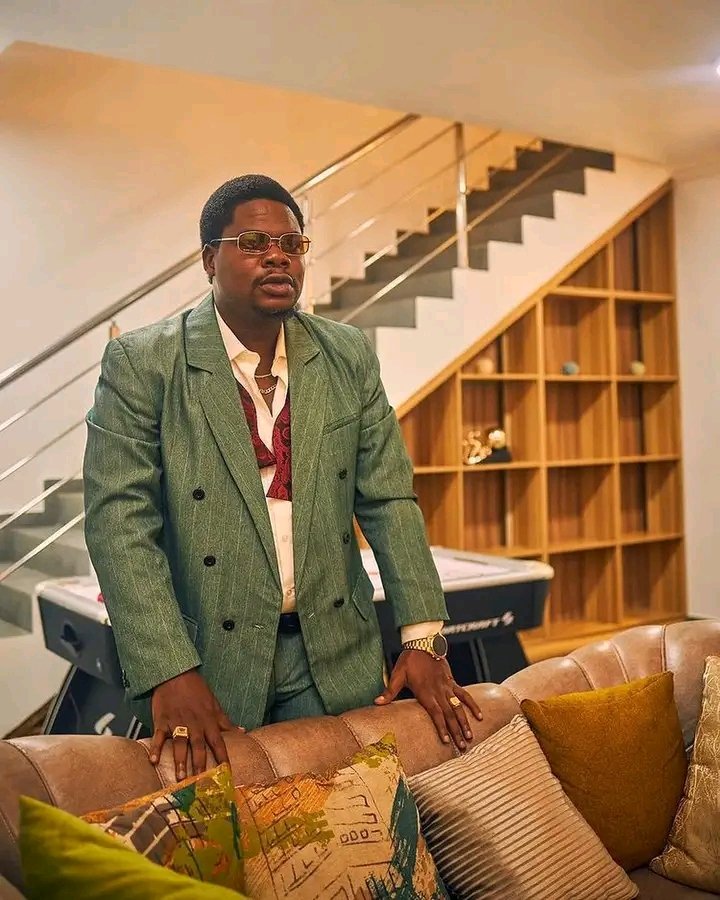 CrownprinceCom2's tweet photo. Somebody should help me deliver this message to Mr Macaroni that if I catch am. I will put am for him body wotowoto. Don't ask me the reason. Is known to me only..
#Davido/#30WithABang /Oloye/Mary/Enugu/Obasanjo/North/Atiku/3 UCL/AFCON/Sportybet https://t.co/vqtfnGmQLU