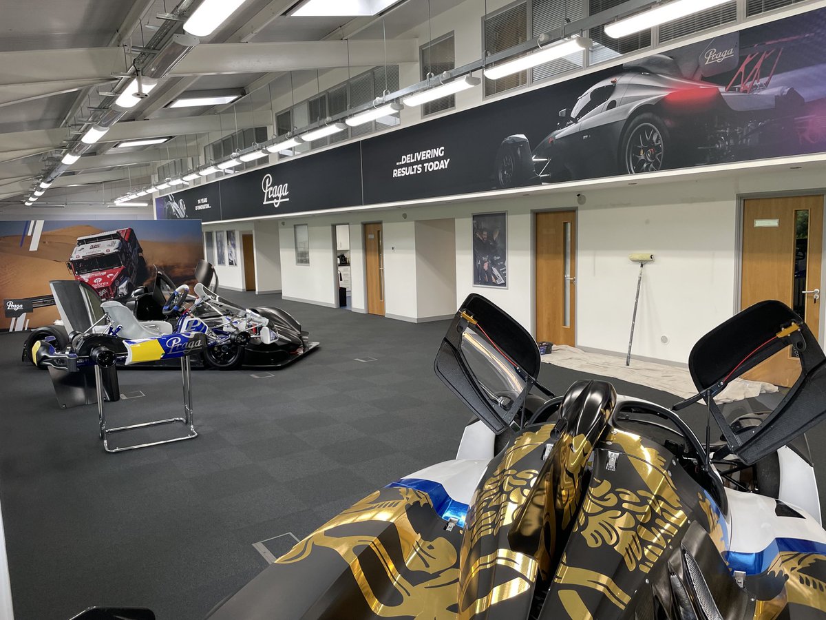 PeterMorgan152's tweet image. Maintenance at praga HQ