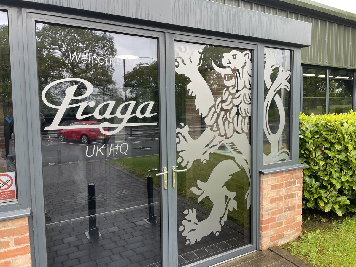 PeterMorgan152's tweet image. Maintenance at praga HQ