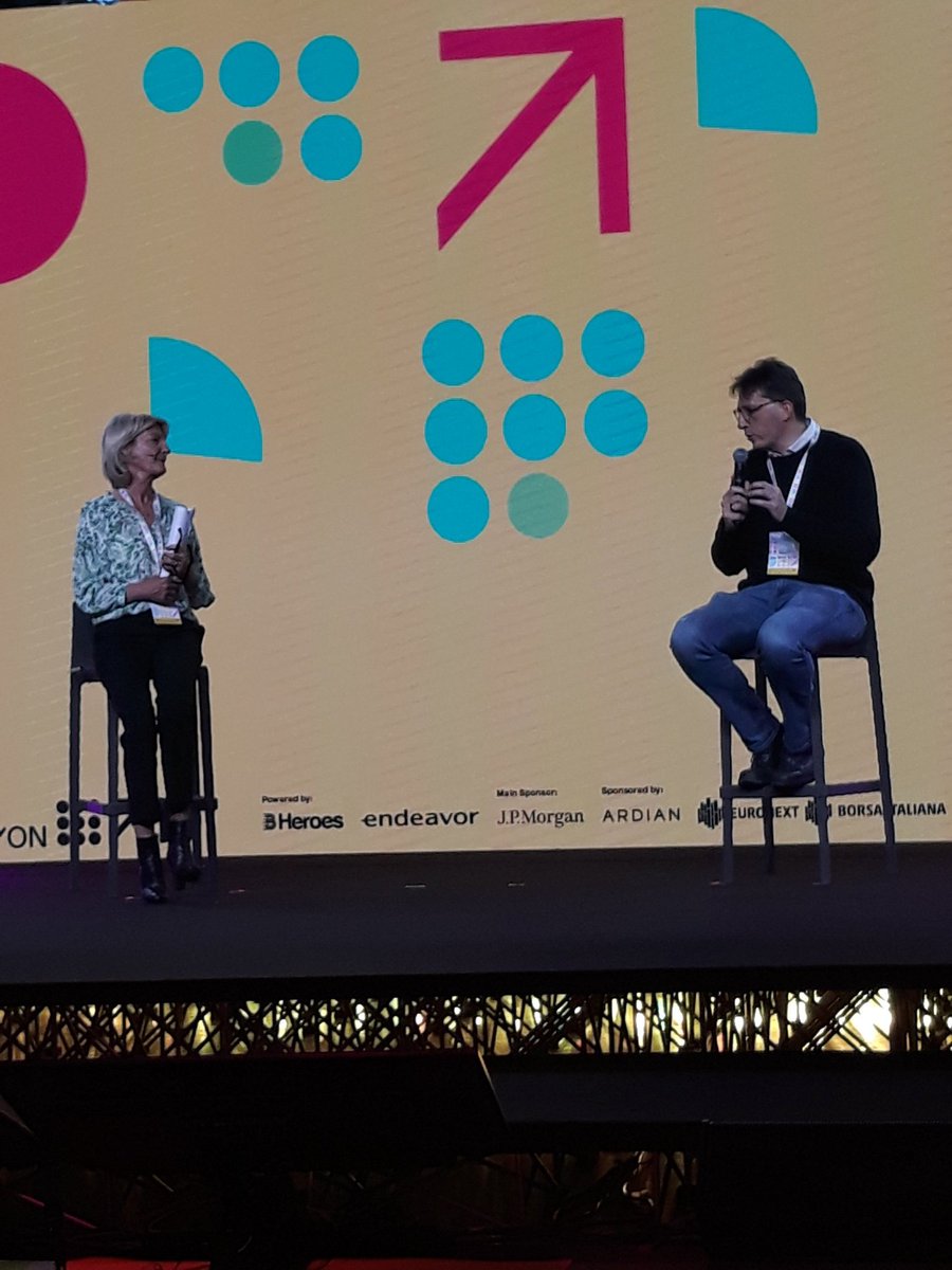 Endeavor_Italy's tweet photo. "Bisogna imparare a considerare il feedback come un dono, ma è importante saperlo anche dare nel modo corretto" Luca Foresti parla con @SonoLaChioda a #BurningInnovation https://t.co/crYO4aQjOG