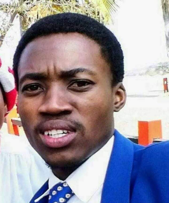 vmalete1's tweet photo. HELP US TO FIND OUR SON

only to find that the bishop  who took Jonny mapiti is the person who was working at the same police  station...ND she was not assisted  there...they told her that her story doesn't  make sense to them were she showed them msg from our brother https://t.co/A0YeGlultd
