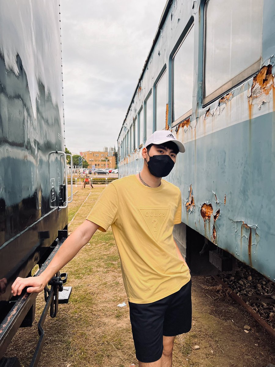 alex_faustinee's tweet photo. missed the train😔 https://t.co/Geq9oW6j7L