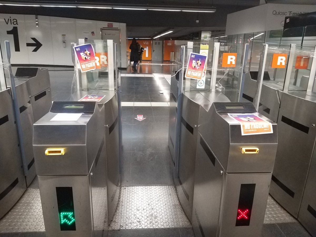 martavergonyos's tweet photo. ⭕ El col·lectiu Batec, que agrupa a joves procedents de diferents moviments socials, convoca una "vaga de pagaments" a la Renfe a partir del proper 11 de maig per reclamar a l'Estat que pagui les inversions pendents en Rodalies. 

✏ @EFEnoticias https://t.co/VVA4qAnB2s