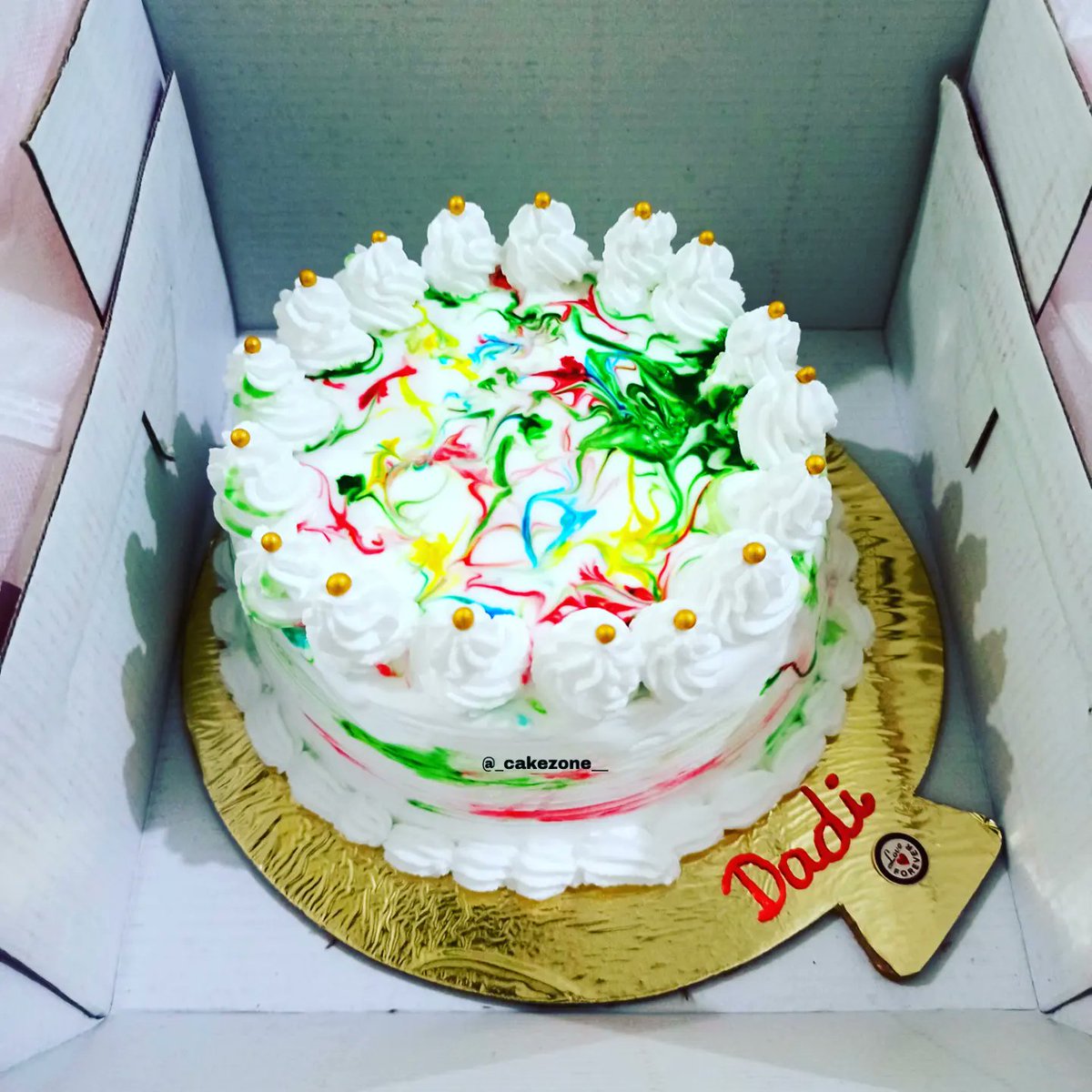 cakezone__'s tweet photo. 💯%Eggless👍
Beautiful cake for Dadi Maa (Grandmother)👵👵
Texture Effect Cake🥰
Butterscotch Flavour💛
Saharanpur (India)
Direct message us for orders📩
.
.
#thekitchen
#freshcake #cakeart #texturecake #effectcake #cakelovers #butterscotchcake #amazingcake #egglessbaking https://t.co/MaDk4SDvm9