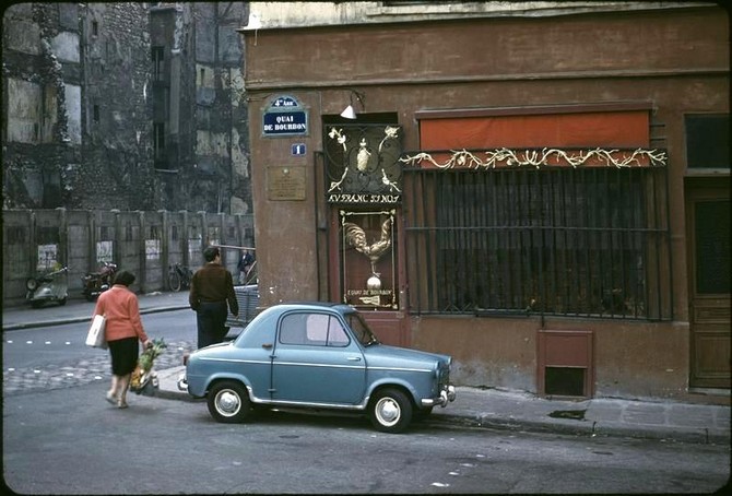 📸 Marcel Bovis

Quai Bourbon, Paris (c. 1950)