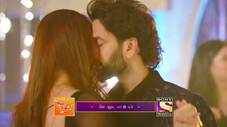rayalover39's tweet photo. look at our besharam babies  #PDA 😌
 #BadeAchheLagteHain2 https://t.co/D7kXXMVqig
