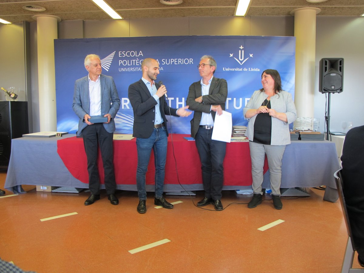 VeuAnoia's tweet photo. @JordiSolaTomas guanya el premi @AlumniUdL EPS de la @UdL_info - @EPS_UdL 

Tomàs, és cofundador de @CubusGames  empresa #igualadina fundada el 2014 i dedicada a la producció de videojocs

Fotos: @EPS_UdL 

@TICAnoia @CatalunyaNewsc1 https://t.co/GI8ObwIfKf