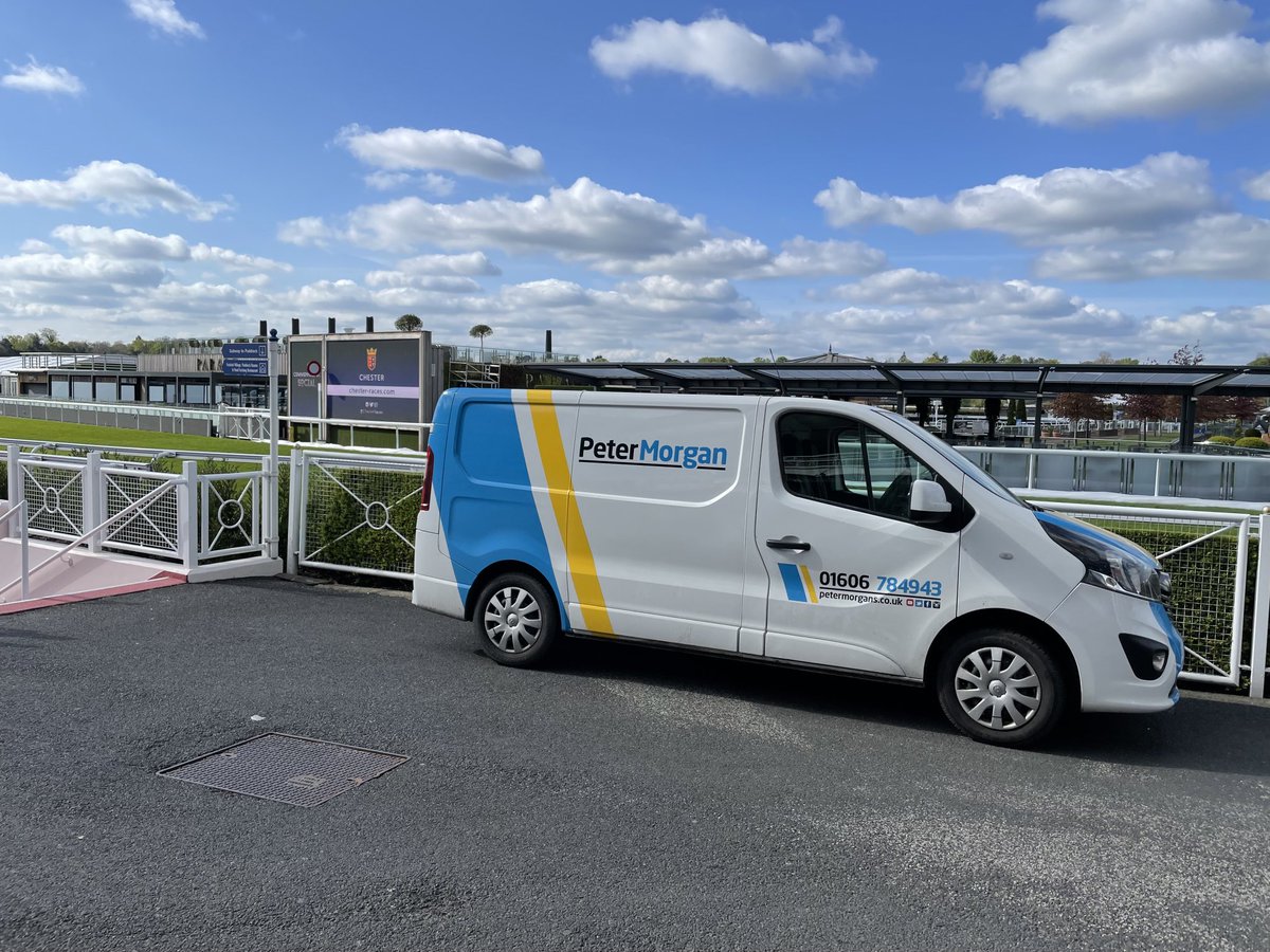 PeterMorgan152's tweet image. Bank holiday was spent at Chester race course getting it ready for race day.