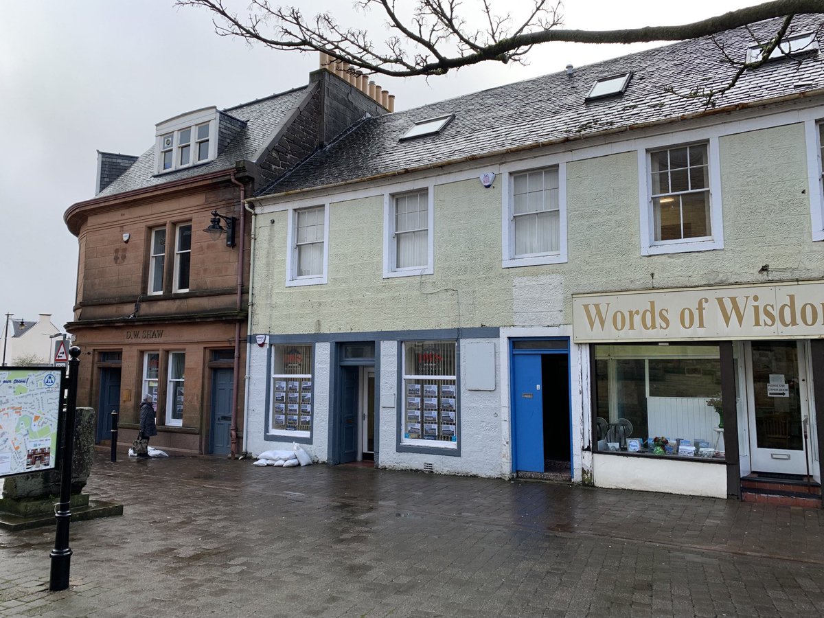 SovereignCU's tweet image. Office to let - The Square, Cumnock 

Serviced office unit. Convenient town centre location. No rates payable subject to status. 18.59 sq. m. (200 sq. ft.). Rent £300 PCM.