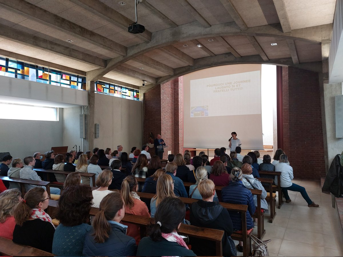 maisondio80's tweet photo. Bienvenue aux 200 participants à la journée organisée par la Direction Diocésaine de l'Enseignement Catholique sur l'encyclique @Laudato_si, ouverte par Mgr Le Stang https://t.co/uyw0XK11rA