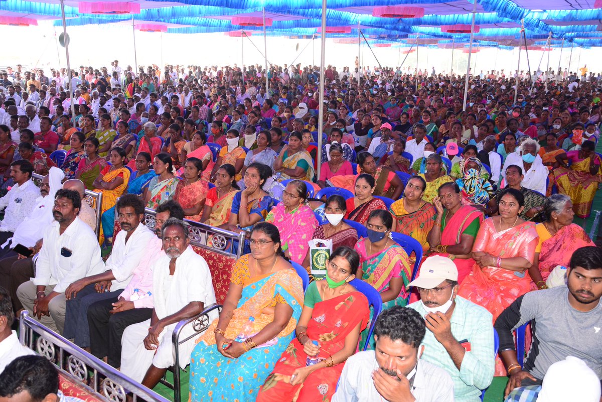 puvvada_ajay's tweet photo. @MC_Khammam జిల్లా, పాలేర్ నియోజకవర్గం #Maddulapalli లో రూ.19.90 కోట్లతో నిర్మించనున్న వ్యవసాయ మార్కెట్ యార్డు నిర్మాణ పనులకు@Kandala_mla గారి అధ్వర్యంలో మంత్రి @SingireddyTRS గారితో కలిసి శంకుస్థాపన చేయడమైంది. @TelanganaCMO @MinisterKTR @KTRTRS @PRRTRS @MPnama @MADHU4TRS https://t.co/Haa0hThGVg