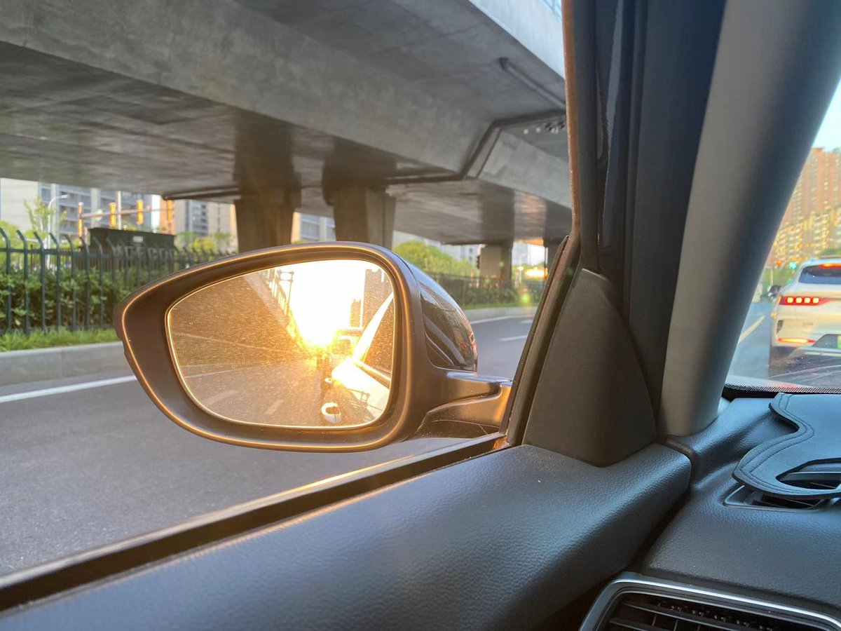 shali861's tweet photo. you can't drive your car looking in the rearview mirror. cause all the rearview mirror does is you to see what you've passed... https://t.co/zUfGbAyN70