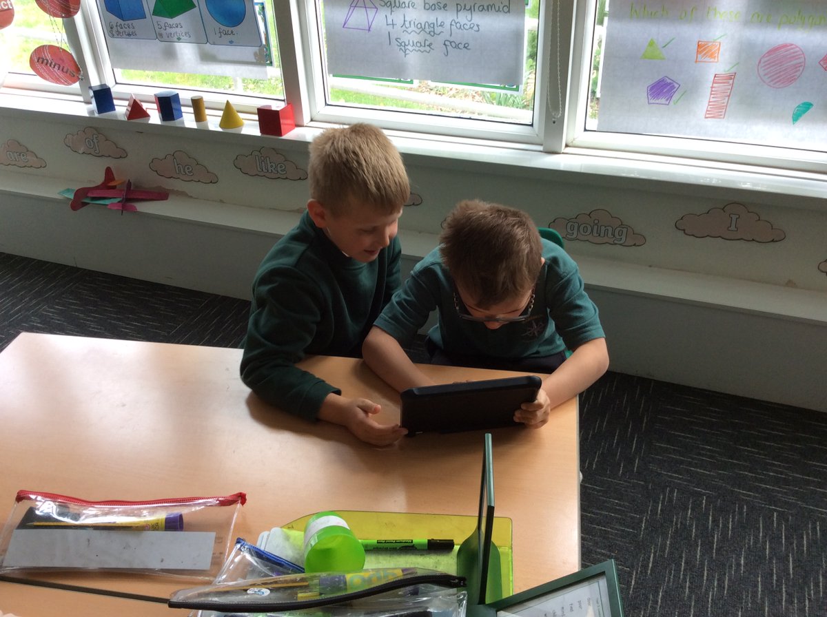 MrsRobson4's tweet photo. Y2 enjoyed doing some coding on the iPads. The children were very good at making up a simple algorithm. @2PRwansbeck @WansbeckPrimary https://t.co/x27Aj54rsT