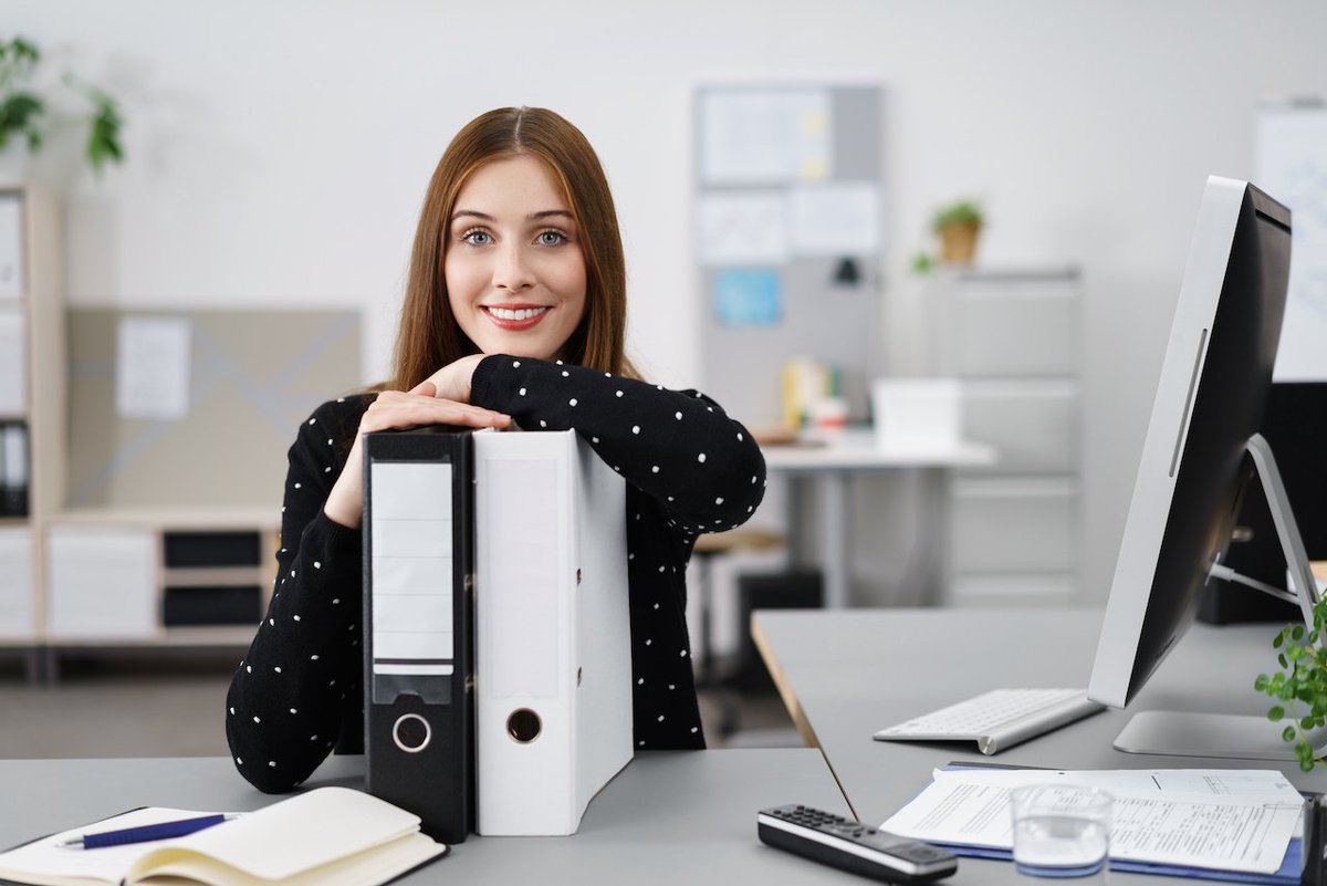 TEKOLuzern's tweet photo. Die Handelsschule gibt Dir eine hervorragende Grundlage für den Einstieg in ein Büro. In unserem Blogartikel erfährst Du mehr über die Handelsschule an der TEKO, ihre Vorteile, die Voraussetzungen und die Lerninhalte. https://t.co/RpPuhOonJP https://t.co/jYm5wSFPEk