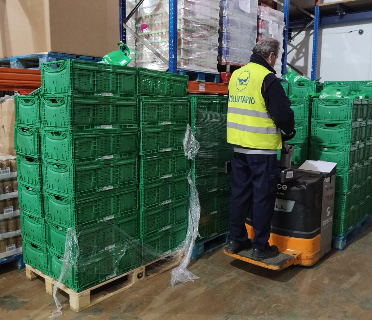 Grupo_Envera_'s tweet image. El alma solidaria del @RNRmadmaraton sigue en marcha.

El @bancoalimadrid ya cuenta con una nueva donación que hemos realizado gracias a @AD_MAPOMA. Se trata de 15 palets con 9000 bolsas de llegada a la meta.

¡Corazón enorme el que tienen los #MAPOMArunners!