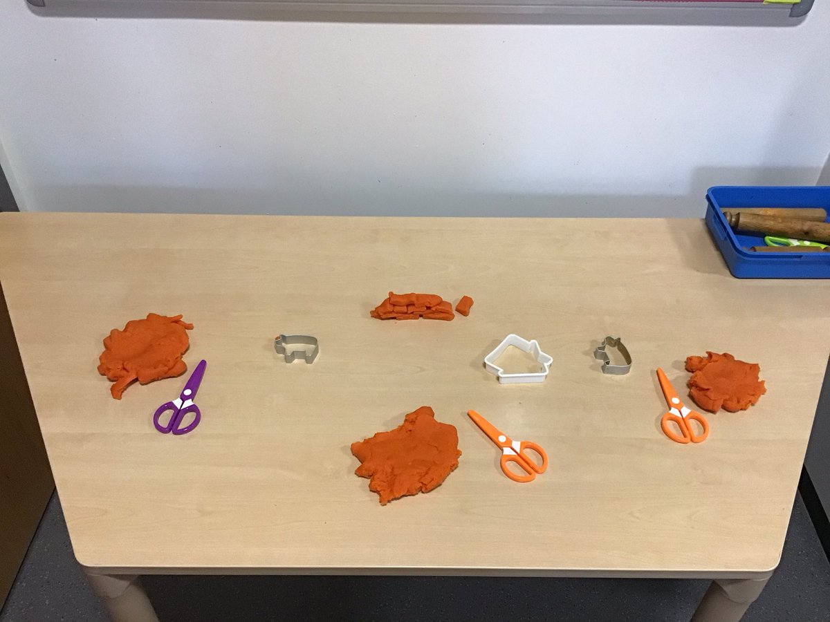 TGPS_NorthLincs's tweet photo. FS1 are continuing to explore the story of The Three Little Pigs. #TGPSEYFS #eyfs #TGPSart https://t.co/DNYT1dlHPq