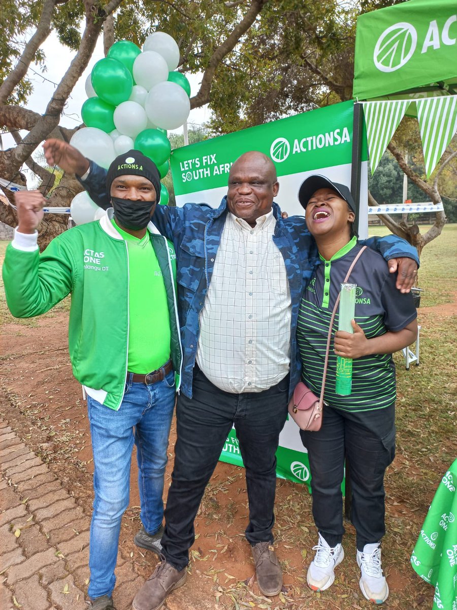 thevoicetshwane's tweet photo. ActionSA Pres. Herman Mashaba poses with supporters of ๐๐ฎ๐ป๐ป๐ฒ๐ ๐๐ผ๐ฒ๐๐๐ฒ๐ฒ from Ward 96 as voting continues.
@Rambohannes @mark_boikanyo @VivaGymSA @RekordNewspaper @IOL
@ngdoornpoort @hammaskraal
@beeld @HermanMashaba
#LetsFixWard96
#VoteHannesCoetzee๐ค
#VoteAction https://t.co/6OqhmMU3XI