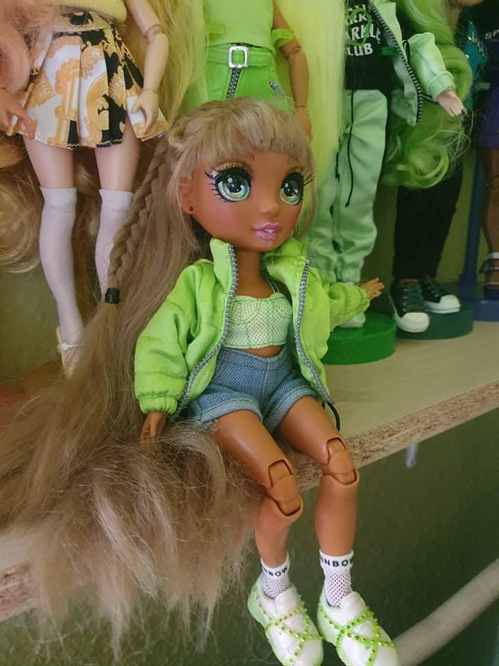 pklaudiaa's tweet photo. @XCanadensis Hi, my friend Bianka asked me to share her collection with you. ( she doesn't have twitter) she says: this is my collection so far, I started collecting dolls las summer. First I bought several barbie dolls, than I came across Rainbow High,  and immediatelly became my favourite. https://t.co/owSrKPxGIz