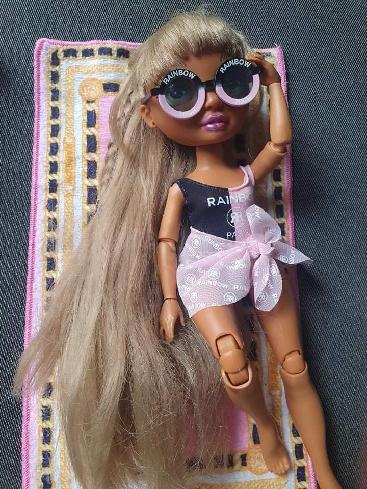 pklaudiaa's tweet photo. @XCanadensis Hi, my friend Bianka asked me to share her collection with you. ( she doesn't have twitter) she says: this is my collection so far, I started collecting dolls las summer. First I bought several barbie dolls, than I came across Rainbow High,  and immediatelly became my favourite. https://t.co/owSrKPxGIz