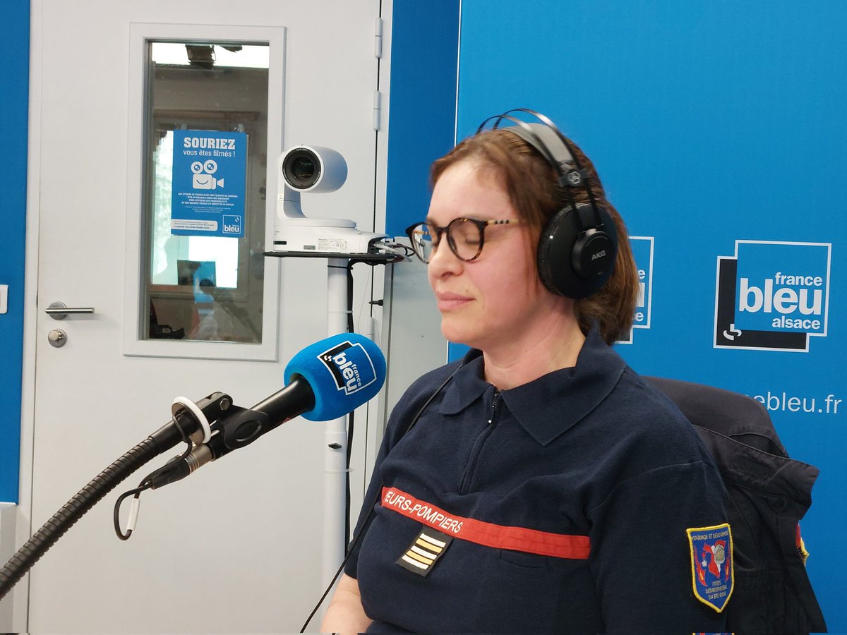 À l'occasion de la journée internationale des sapeurs-pompiers, Anne Burkard, lieutenant-colonel du #SIS67 intervient à l'antenne de @bleualsace ce matin pour parler de l'engagement en tant que volontaire et du métier de sapeur-pompier.