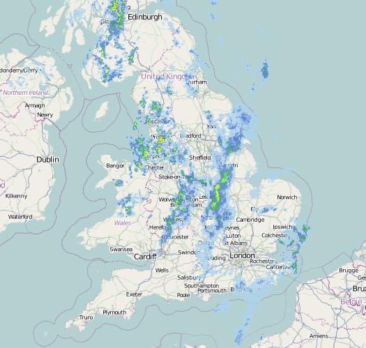 Quick radar update at 8.45am .
Pesky meh rain sweeping east , brightening from the west .
Full details in pics . V.
#ukweather #ukthunder