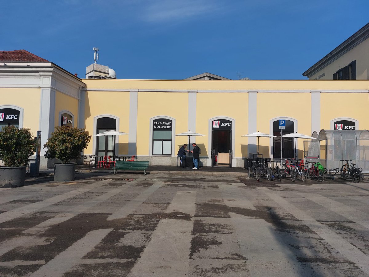 BlueRedGroup tweet media