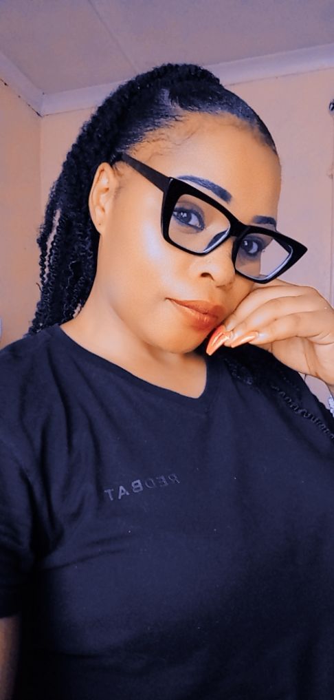 SihleSikhosan's tweet photo. It's my birthday today 💃🎊🎂🎉💃🎈 am so scared to get old! 😭😭🤣😂thank you Lord for another year 🙏🎉🎂🎈💃🍾🥂 https://t.co/LVpJvftme8