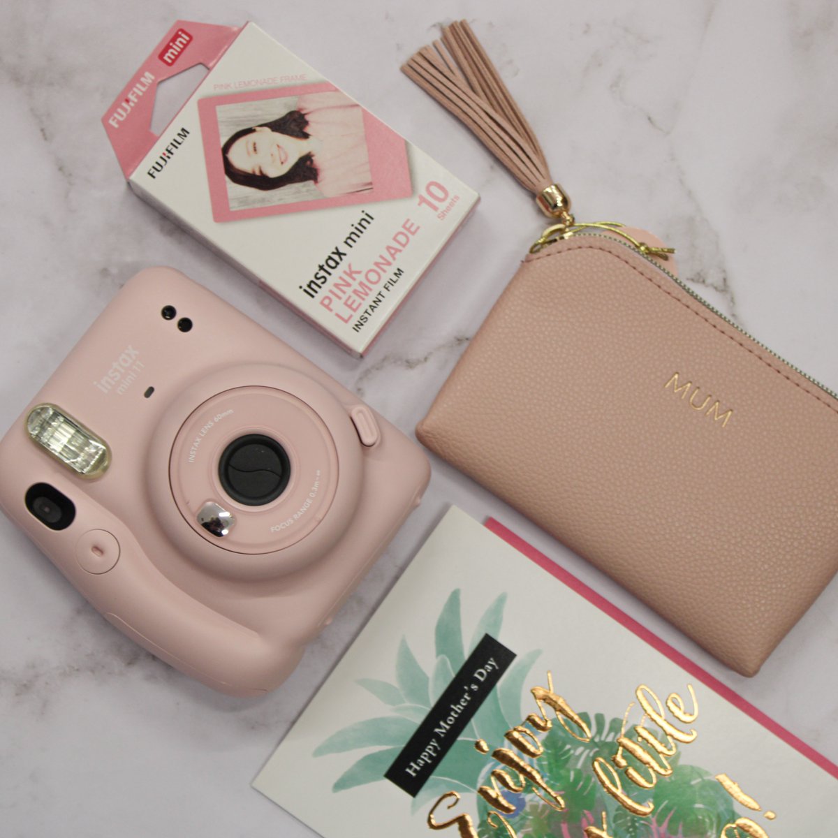 Eastgateshops's tweet photo. Mother's Day is this Sunday 🌸 Show the mother figure in your life how much you appreciate her by spoiling her with a special heartfelt gift from @CardiesSA. 💕
#SeeYouAtEastgate #MothersDay #Cardies #GiftIdeas https://t.co/t1DfDpe08F
