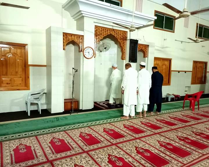 *عجیب تیری عبادت ہے* *اےمسلمان*
 *ایک چاند دیکھ کرتو مسجد*
*آباد کر دیتاہے*، 
*اور دوسرا چاند دیکھتے*
*ہی تو مسجد ویران کر دیتا ہے*.

*ذرا سوچیے ایک خاموش پیغام....*
عید کے بعد نماز فجر کی حالت