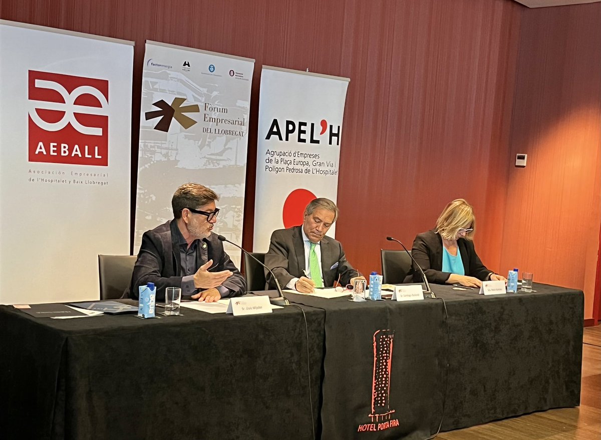 FEmLlobregat's tweet photo. El alcalde de @ajelprat, @Mijoler, apuesta por el comercio local y por la capacidad de transformación de la industria en el territorio
#FEmMijoler #FEmForum
#FEmLlobregat https://t.co/7LNkLKWbir