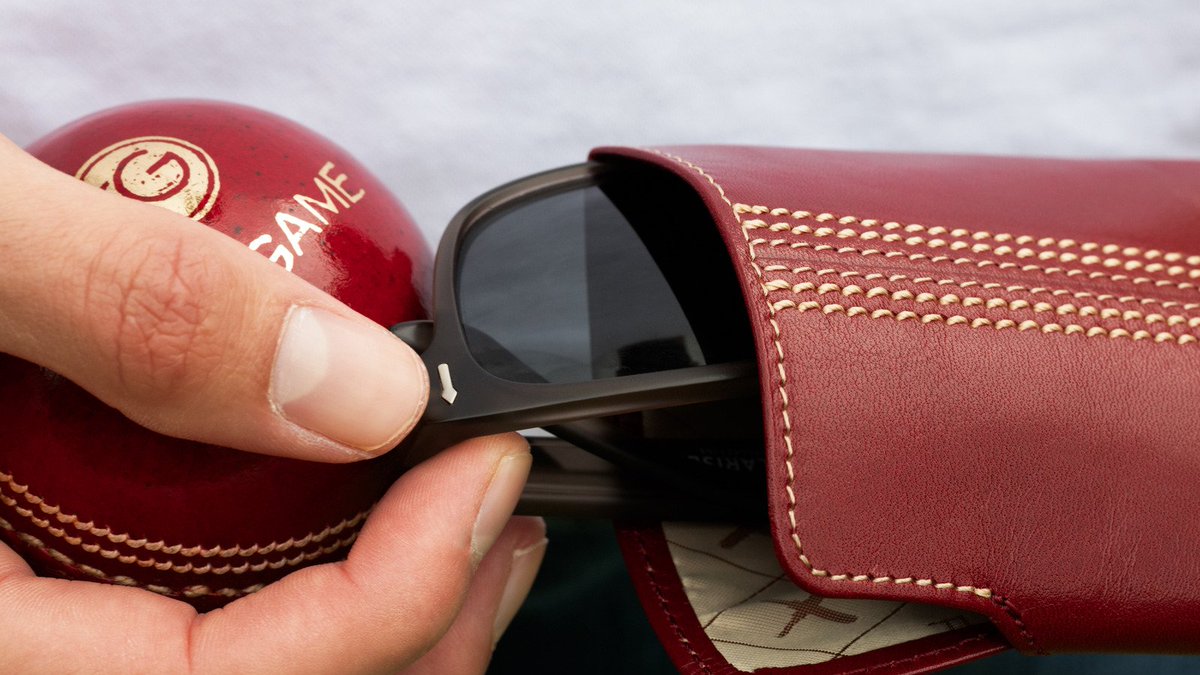 TheGameWallet's tweet image. Spectate with style. The Spectator glasses case is designed with soft Italian leather and distinctive cricket ball seam stitching. You'll have the peace of mind your glasses are being looked after, on and off the pitch.