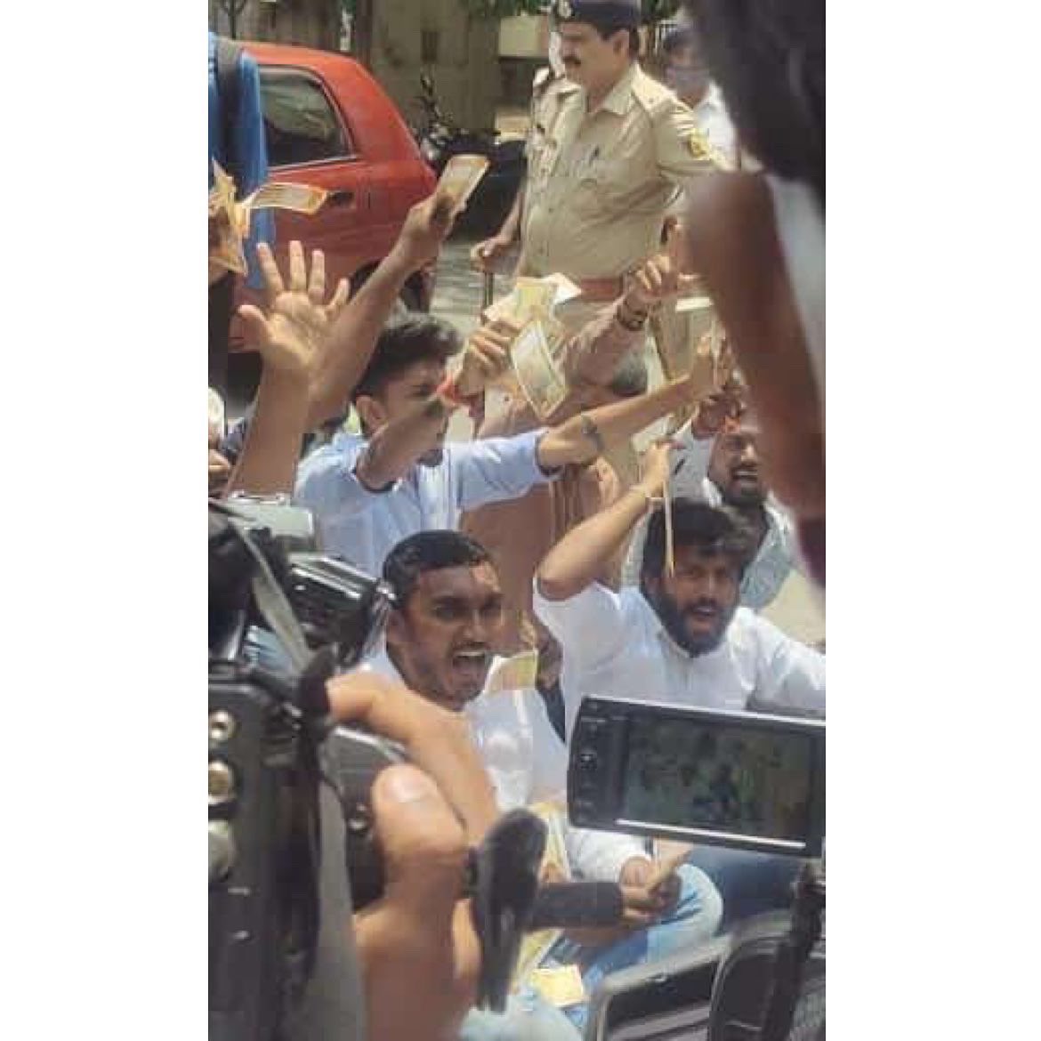 KirthiGanesh1's tweet image. Protest along with @NSUIKarnataka members against Higher Education Minister @drashwathcn for being involved in the PSI recruitment Scam. 

#bjpscam #psirecruitmentscam #bjpcorruptionfiles #ashwathnarayan