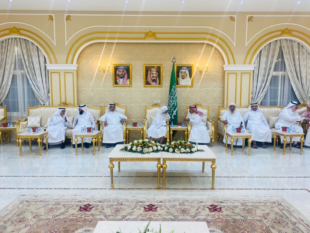 معالي المستشار في الديوان الملكي الشيخ محمد بن فيصل أبوساق، يستقبل الشيخ علي بن حاسن المكرمي، شيخ شمل قبيلة المكارمة، بحضور الشيخ محمد بن علي أبوساق، شيخ شمل قبائل آل فاطمة يام، والشيخ جعمل بن إبراهيم آل كليب، وجمع من قبائلهم.

#نجران_اليوم . عبر: <a href="/yaamnet/">موسسة فرسان الخليج لتنظيم المعارض</a>